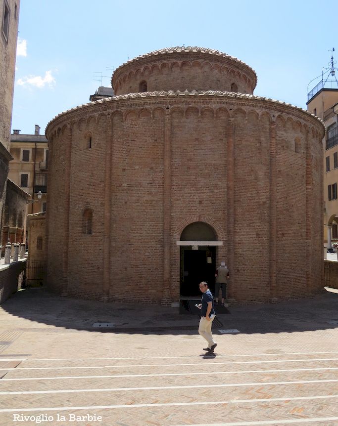 rotonda di san lorenzo Mantova esterno